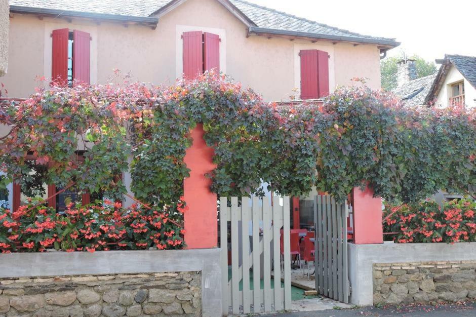 Hotel Les Vignes Rouges Ispagnac Экстерьер фото